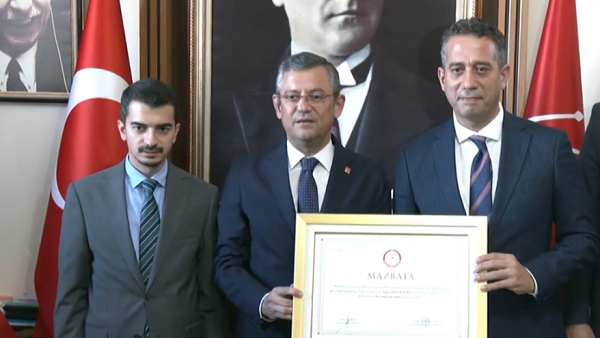 CHP’nin yeni genel başkanı Özel mazbatasını aldı