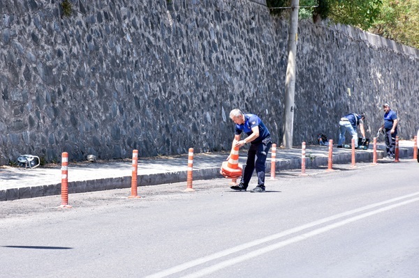 Gümüşhane Belediyesi’nden düzensiz park sorununa duba çalışması