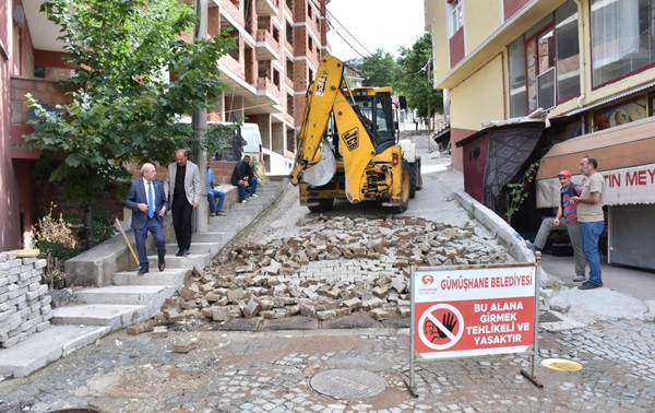 Gümüşhane’de sel sonrası parke çalışmaları sürüyor