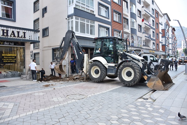 Kanalizasyon hatlarına yönelik temizlik çalışmalarına aralıksız devam ediyor