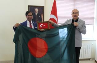 Bangladeş Büyükelçisi’nden Rektör Zeybek’e Ziyaret