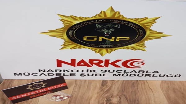 Gümüşhane’de şüpheli şahsın üzerinden 5 adet sentetik ecza maddesi çıktı