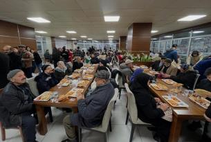 Gümüşhane’de belediyenin iftar sofralarına yoğun katılım