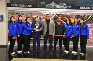 Gümüşhane Lisesi Kız Bowling Takımı’ndan Başkan Başer’e ziyaret