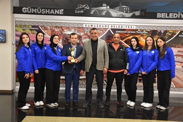 Gümüşhane Lisesi Kız Bowling Takımı’ndan Başkan Başer’e ziyaret