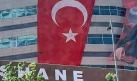 DEVLET HASTANESİNDE SKANDAL… 19 MAYIS’I YIRTIK BAYRAKLA KUTLADILAR!