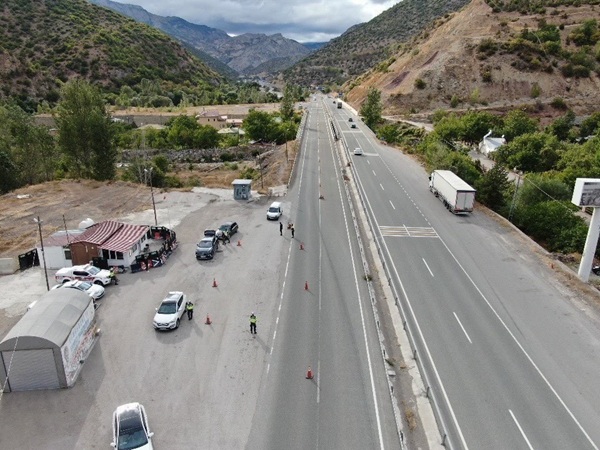 Gümüşhane’de Trafik Jandarmasından Denetim ve Bilgilendirme Faaliyetleri